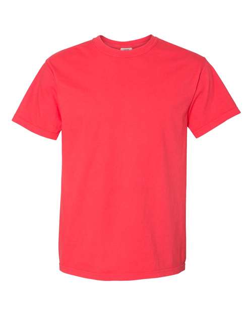 Crewneck T-shirt in bright red, short sleeves, ribbed crew collar.